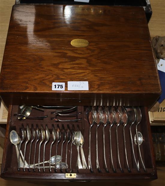 An oak canteen of cutlery